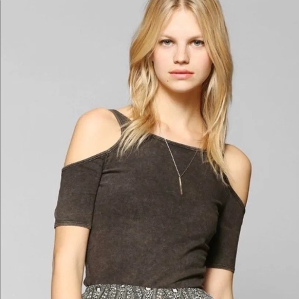 UO Ecoté Cut Out Cold Shoulder Top, Gray Acid Wash